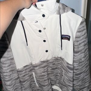Patagonia Women's White and Gray Ski Jacket